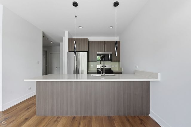 2354 N Washtenaw Avenue 201, Chicago, IL 60647