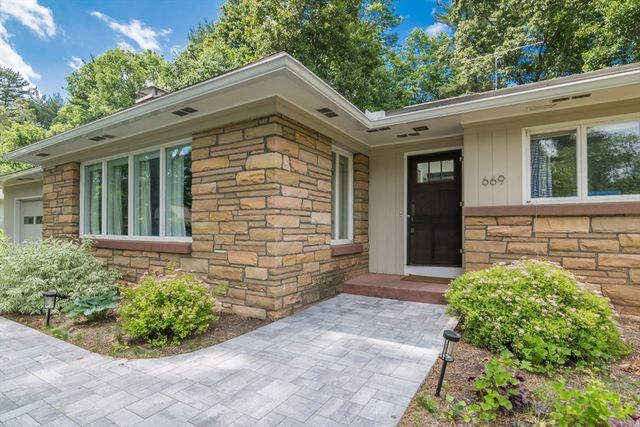 669 Westhampton Rd, Northampton, MA 01062