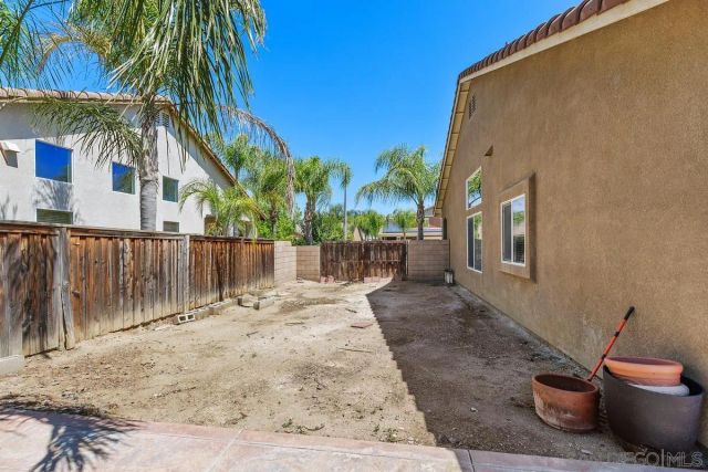 1427 Alabaster, Hemet, CA 92545
