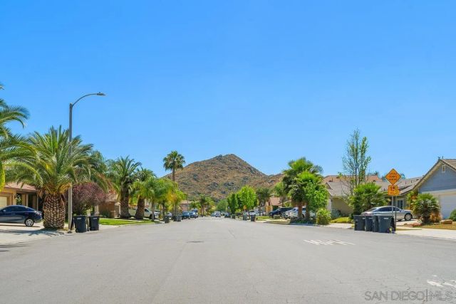 1427 Alabaster, Hemet, CA 92545