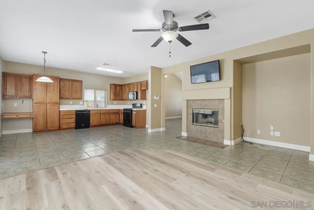 1427 Alabaster, Hemet, CA 92545