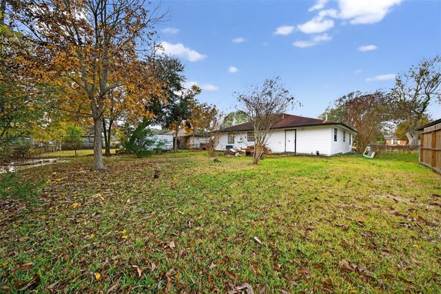 907 S 3rd Street, La Porte, TX 77571