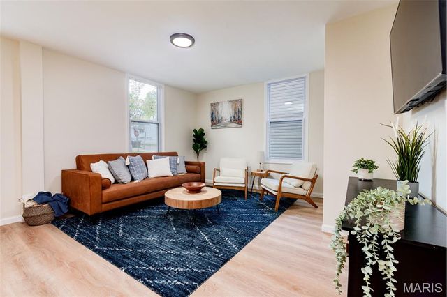 5835 Victoria Avenue, St Louis, MO 63110