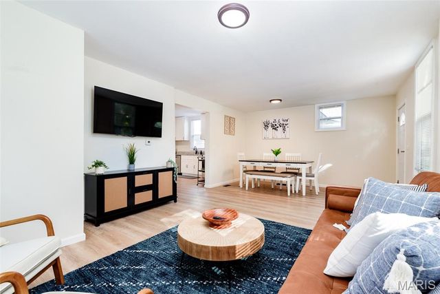 5835 Victoria Avenue, St Louis, MO 63110