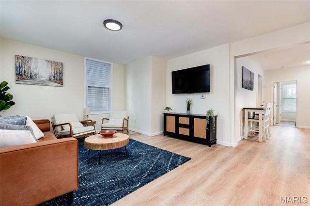 5835 Victoria Avenue, St Louis, MO 63110