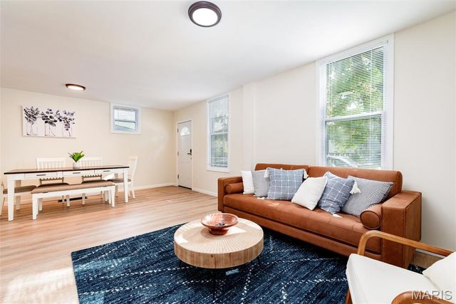 5835 Victoria Avenue, St Louis, MO 63110