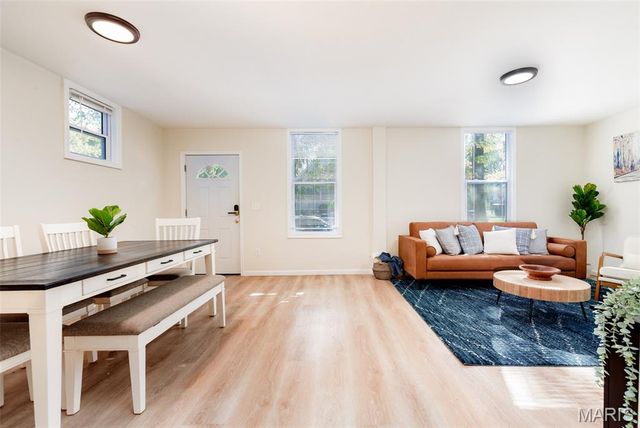 5835 Victoria Avenue, St Louis, MO 63110