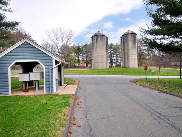 81 Silo Way 81, Bloomfield, CT 06002