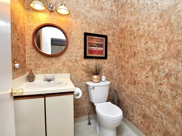 81 Silo Way 81, Bloomfield, CT 06002