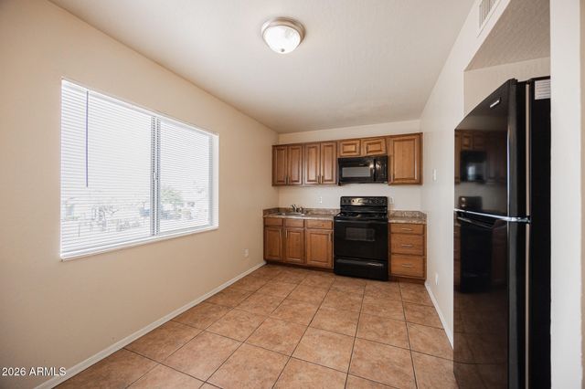 2443 E MOBILE Lane Apt 201, Phoenix, AZ 85040