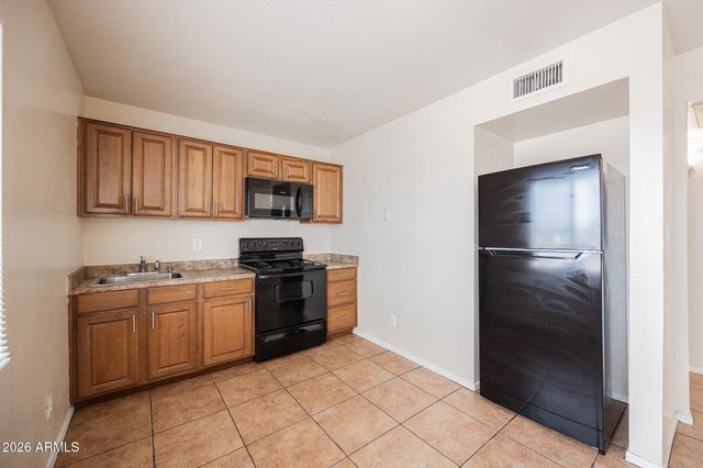 2443 E MOBILE Lane Apt 201, Phoenix, AZ 85040