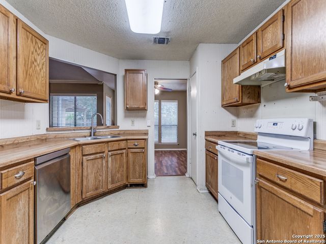 6303 Scrub Jay, San Antonio, TX 78240