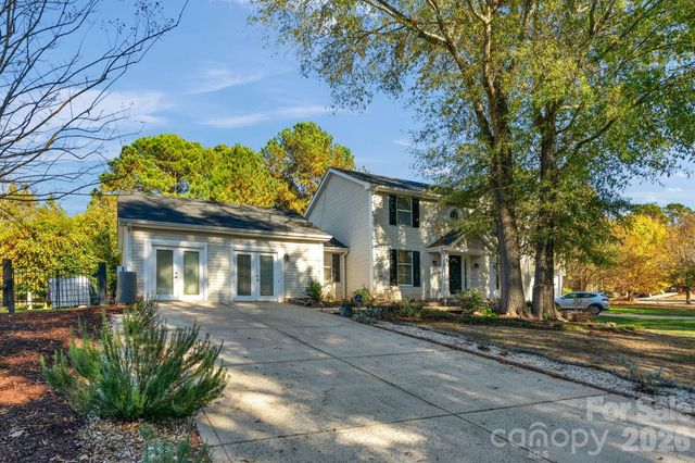 12006 Woodside Falls Road, Pineville, NC 28134