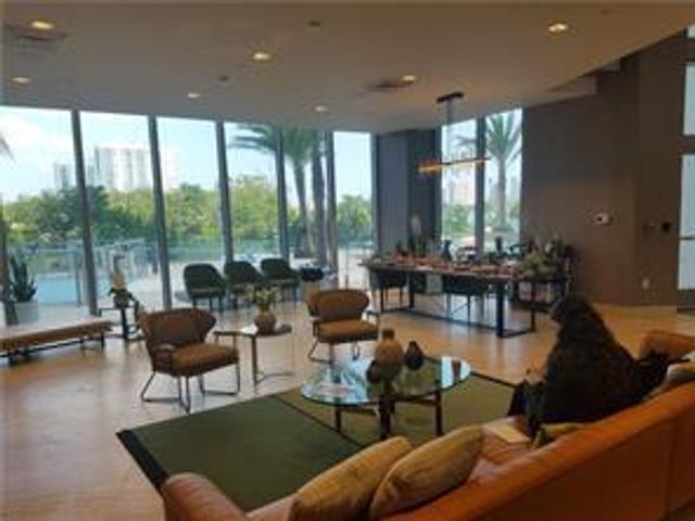 16385 Biscayne Boulevard 1018, North Miami Beach, FL 33160