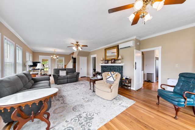 2222 N Main Street, Highlands, TX 77562