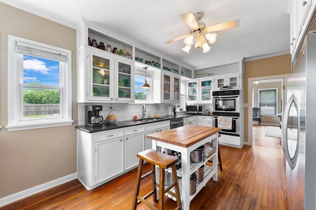 2222 N Main Street, Highlands, TX 77562