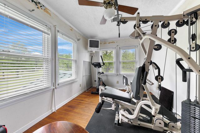 2222 N Main Street, Highlands, TX 77562