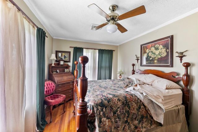 2222 N Main Street, Highlands, TX 77562