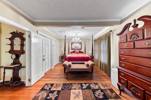 2222 N Main Street, Highlands, TX 77562