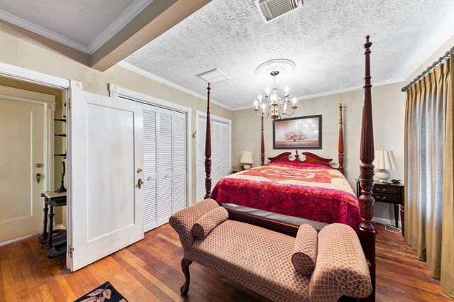 2222 N Main Street, Highlands, TX 77562