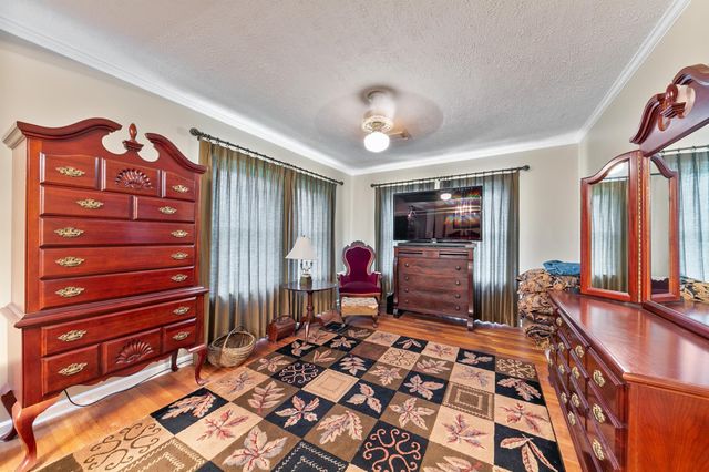 2222 N Main Street, Highlands, TX 77562