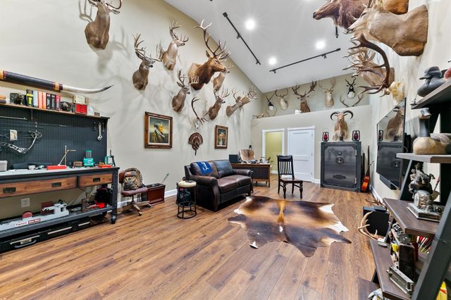 2222 N Main Street, Highlands, TX 77562