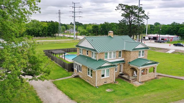 2222 N Main Street, Highlands, TX 77562
