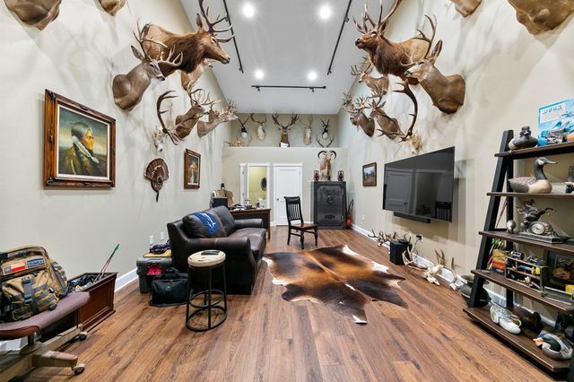 2222 N Main Street, Highlands, TX 77562