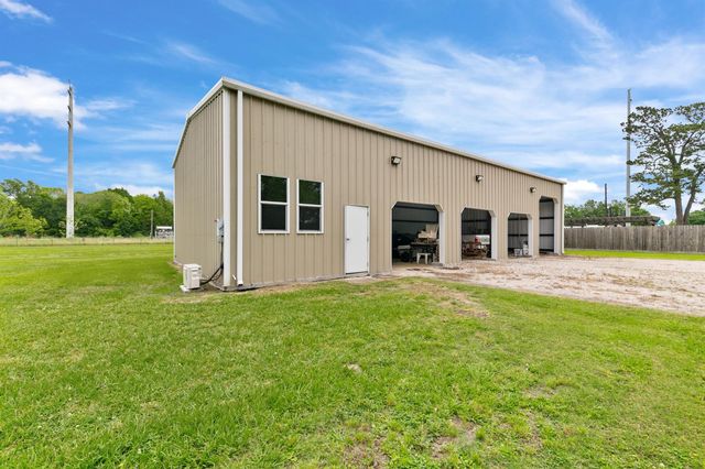 2222 N Main Street, Highlands, TX 77562