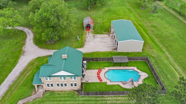 2222 N Main Street, Highlands, TX 77562