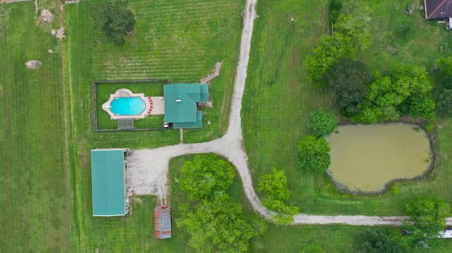 2222 N Main Street, Highlands, TX 77562