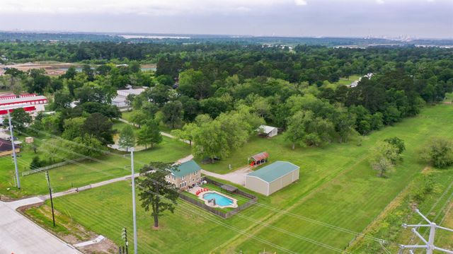 2222 N Main Street, Highlands, TX 77562