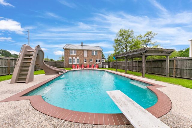 2222 N Main Street, Highlands, TX 77562