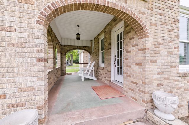 2222 N Main Street, Highlands, TX 77562