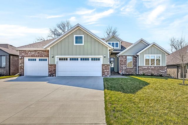 6039 S Kings Avenue, Springfield, MO 65810