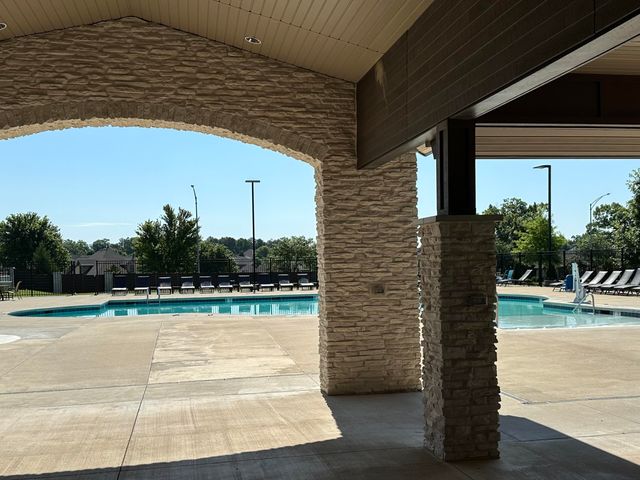 6039 S Kings Avenue, Springfield, MO 65810