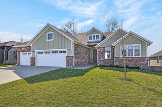 6039 S Kings Avenue, Springfield, MO 65810