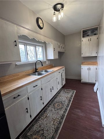 504 Emerson Ave, Farrell, PA 16121