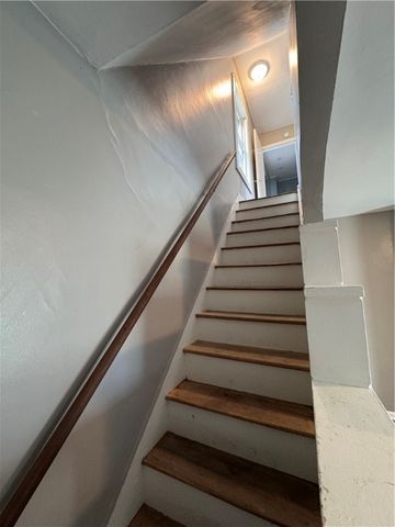 504 Emerson Ave, Farrell, PA 16121