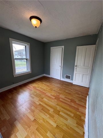 504 Emerson Ave, Farrell, PA 16121