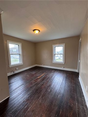 504 Emerson Ave, Farrell, PA 16121