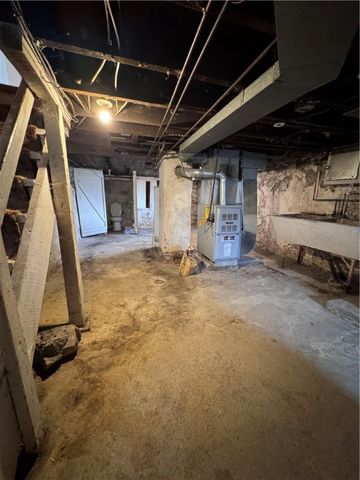 504 Emerson Ave, Farrell, PA 16121