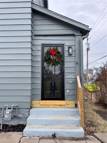 504 Emerson Ave, Farrell, PA 16121