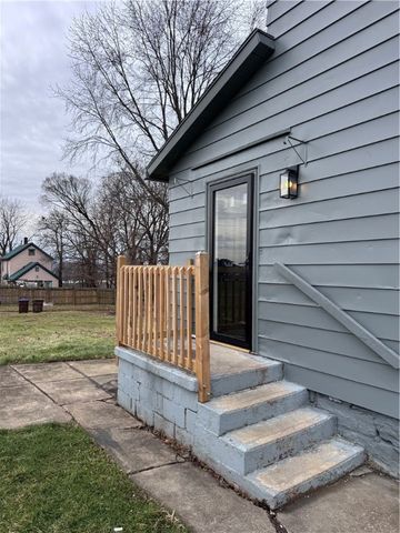 504 Emerson Ave, Farrell, PA 16121