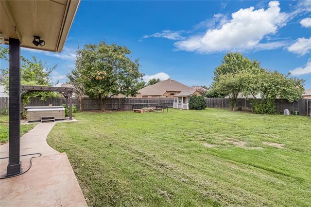 3905 Carrington Lane, Norman, OK 73072