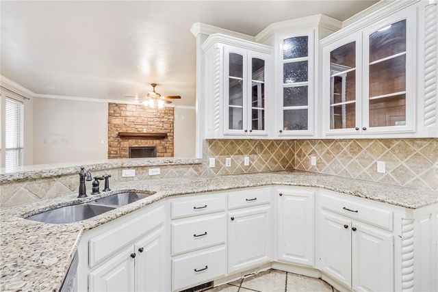 3905 Carrington Lane, Norman, OK 73072