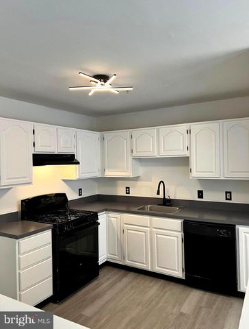 101 HICKORY HOLLOW CIR, Warrington, PA 18976