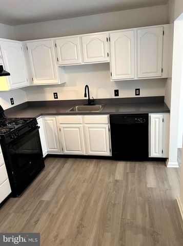 101 HICKORY HOLLOW CIR, Warrington, PA 18976
