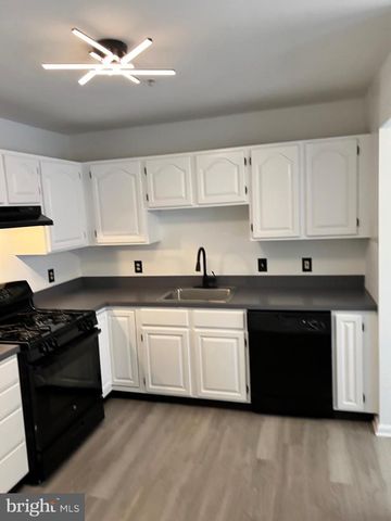 101 HICKORY HOLLOW CIR, Warrington, PA 18976