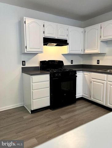 101 HICKORY HOLLOW CIR, Warrington, PA 18976